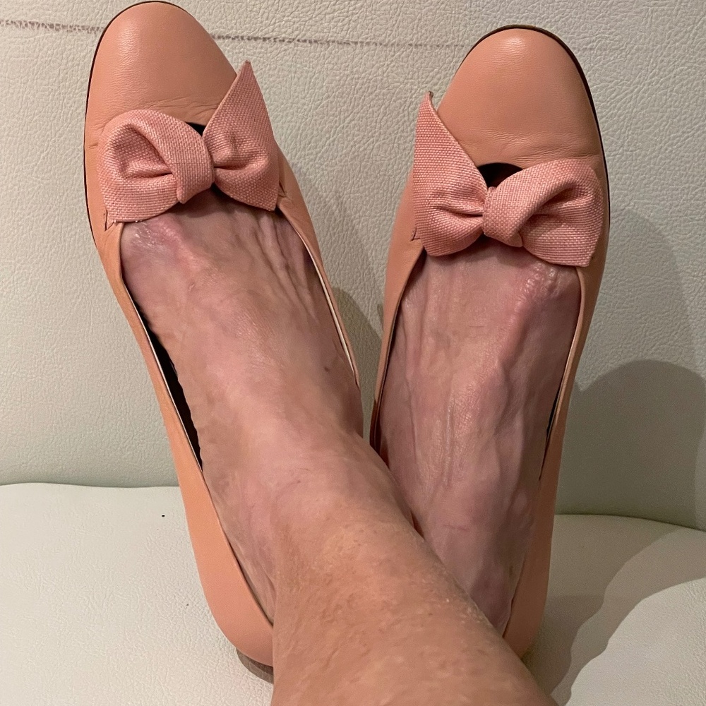 Ferragamo pink loafer ballet shoe with bow EUC